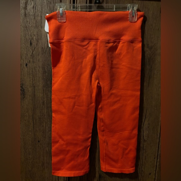 NWT Fabletics High-waisted Seamless Rib Ultra Crop pant in Harvest, size large - Picture 3 of 11